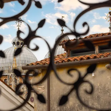 A 10 Passi Da San Marco