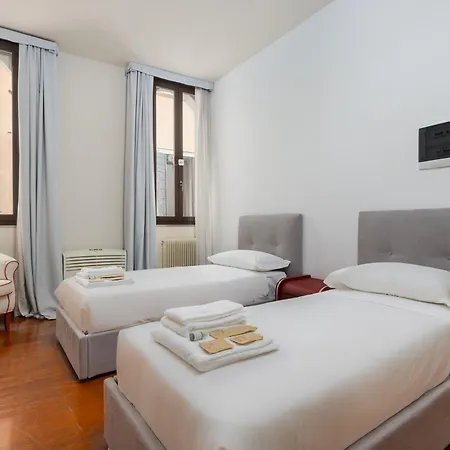 A 10 Passi Da San Marco