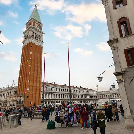 Lägenhet A 10 Passi Da San Marco