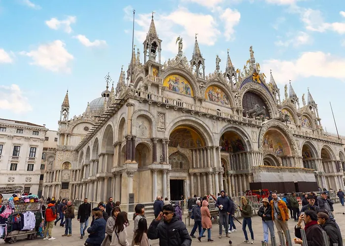 A 10 Passi Da San Marco 公寓