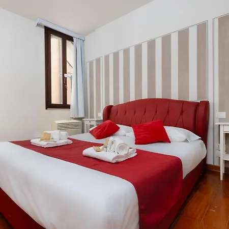 A 10 Passi Da San Marco Апартаменты *