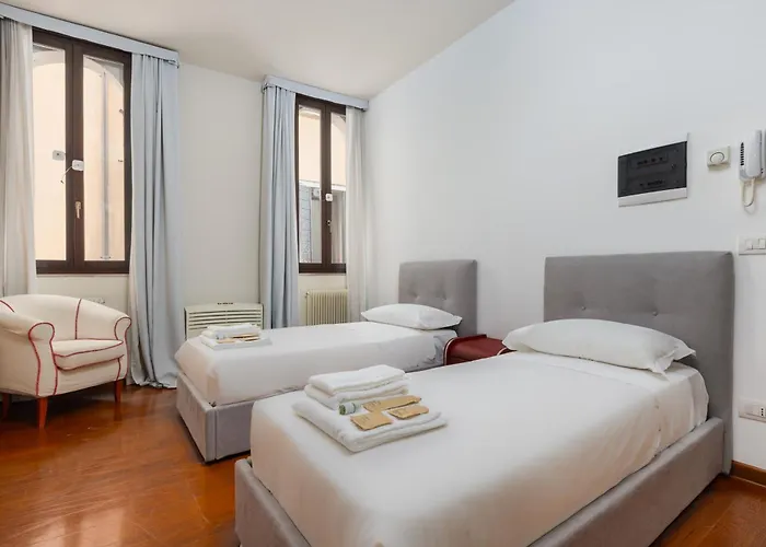 A 10 Passi Da San Marco