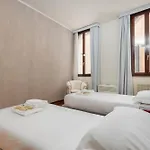 A 10 Passi Da San Marco Апартаменты
