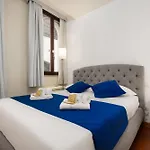A 10 Passi Da San Marco Апартаменты