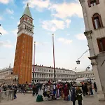Апартаменты A 10 Passi Da San Marco